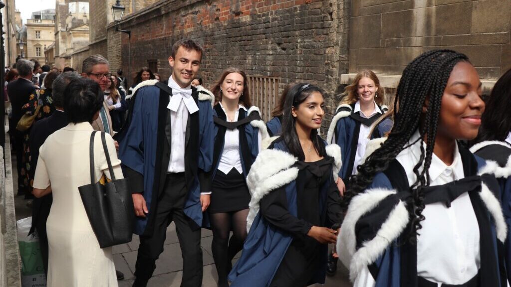 Cambridge college cuts private school admissions